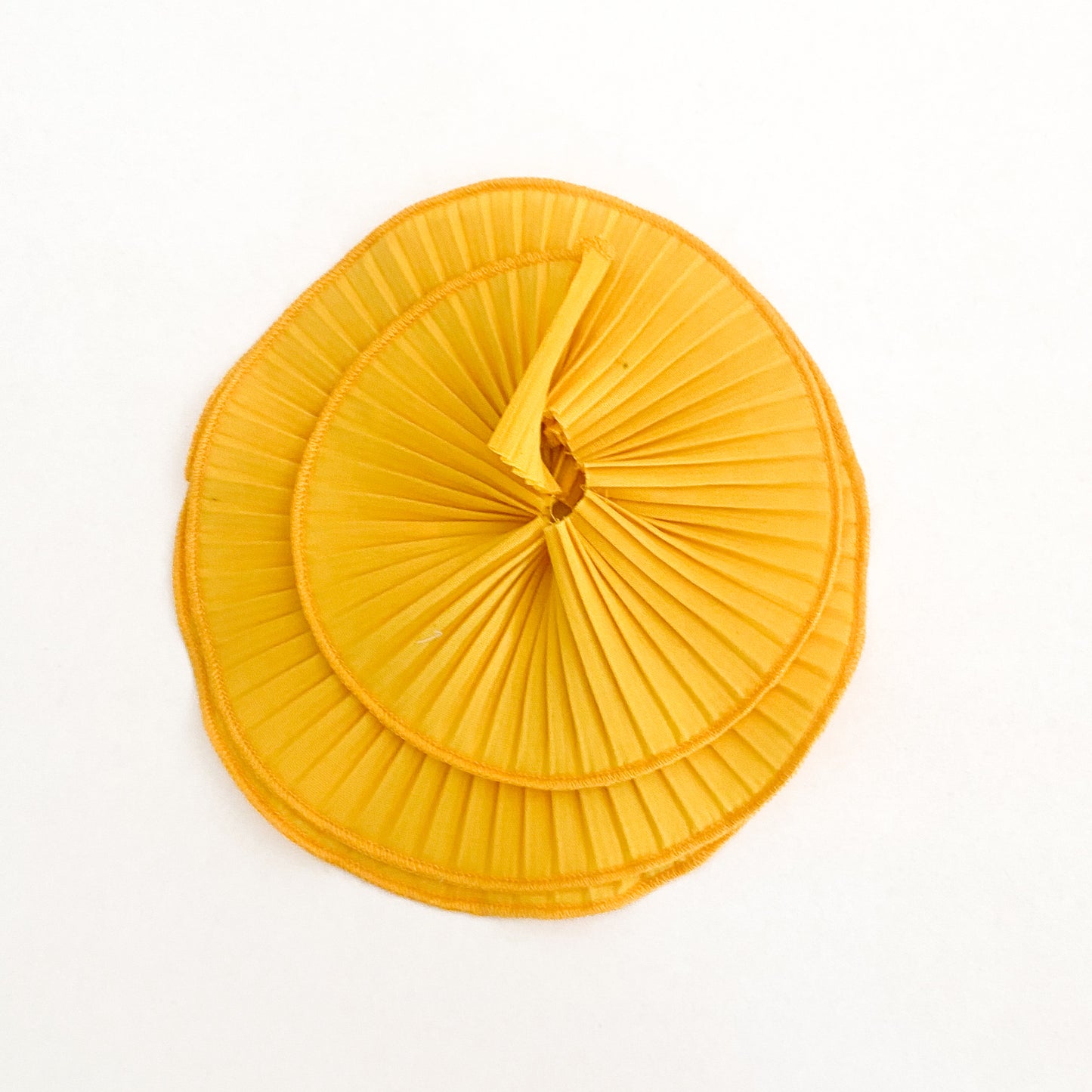 Tira plisada de popelina amarillo oro