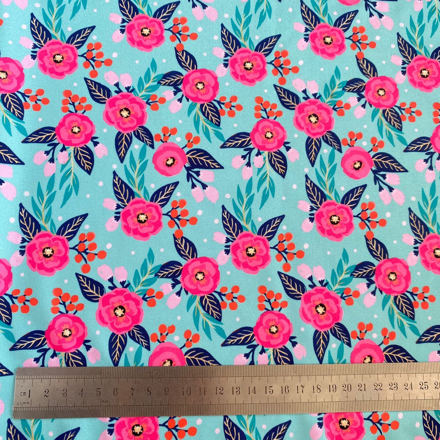 LYCRA DUPONT SUBLIMADAFLORES FONDO VERDE MENTA