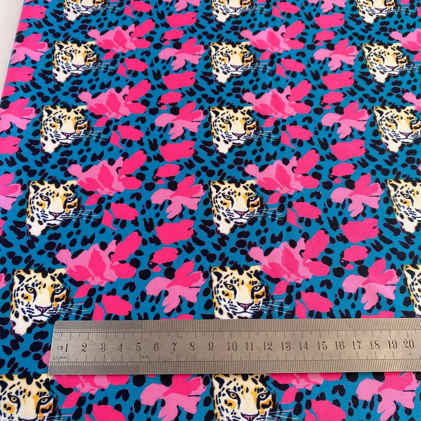 LYCRA DUPONT SUBLIMADA TIGRE Y FLORES