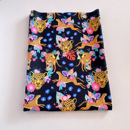 LYCRA DUPONT SUBLIMADA LEOPARDO Y FLORES FONDO NEGRO