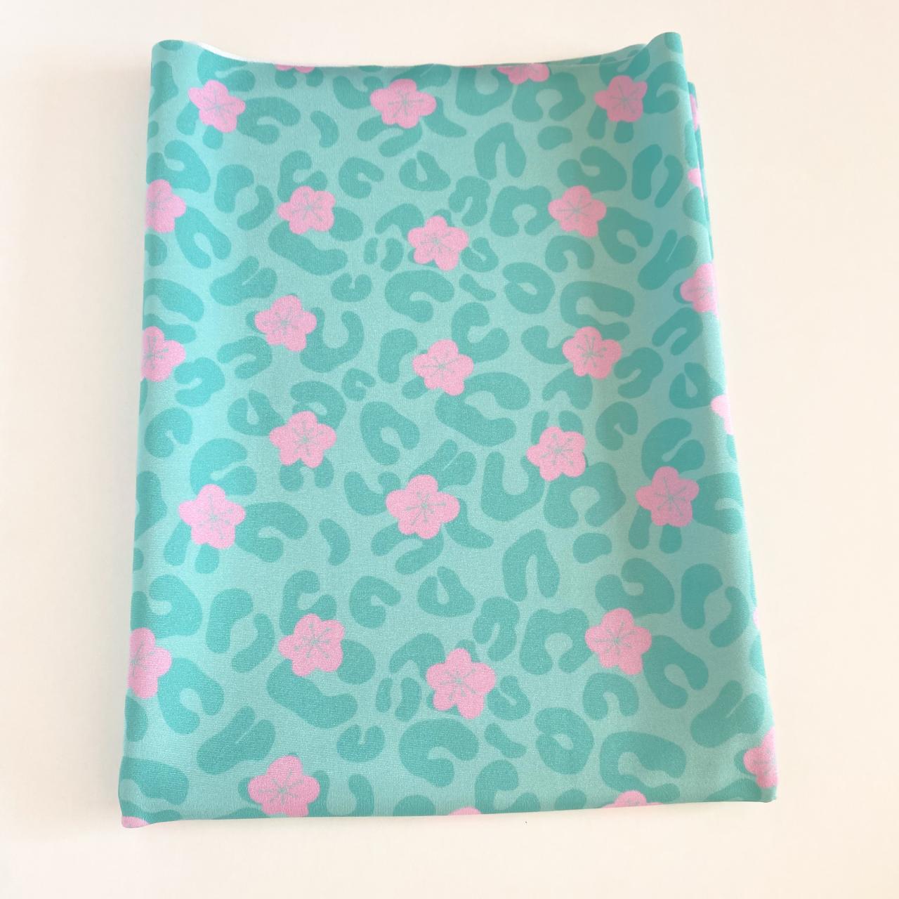 LYCRA DUPONT SUBLIMADA PRINT VERDE Y FLORES